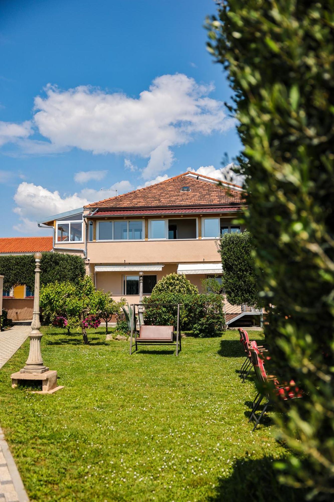 Apartments Becky On A Sandy Beach Without Crowd Sukošan 外观 照片